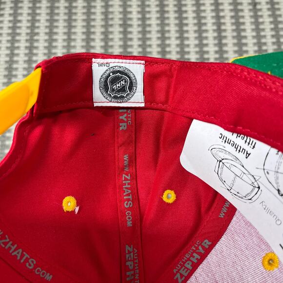 Vintage NHL Calgary Flames Snapback Cap Hat 90s Zephyr NEW NWT Script - Picture 6 of 7